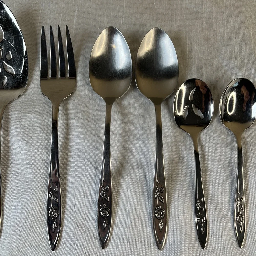 ONEIDA Stainless Community MY ROSE 8Pc. Flatware  Serving Set -Pie Fork USA Made